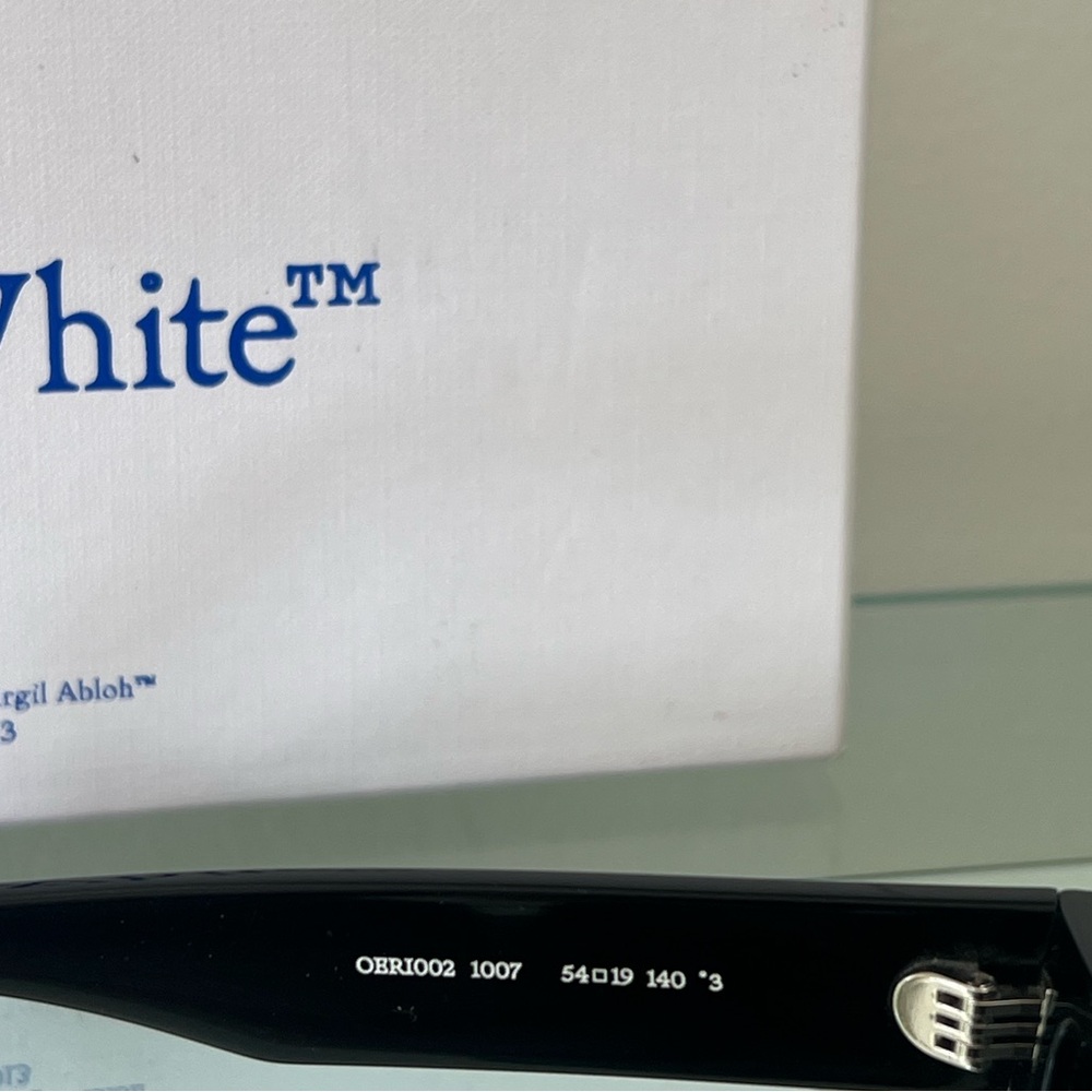 Off-White Manchester Sunglasses - Picture 7 of 14
